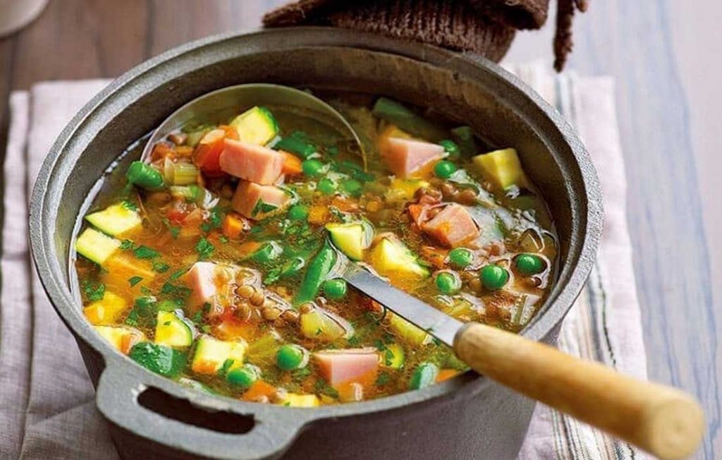 Soupe jambon, lentilles et légumes: un régal!