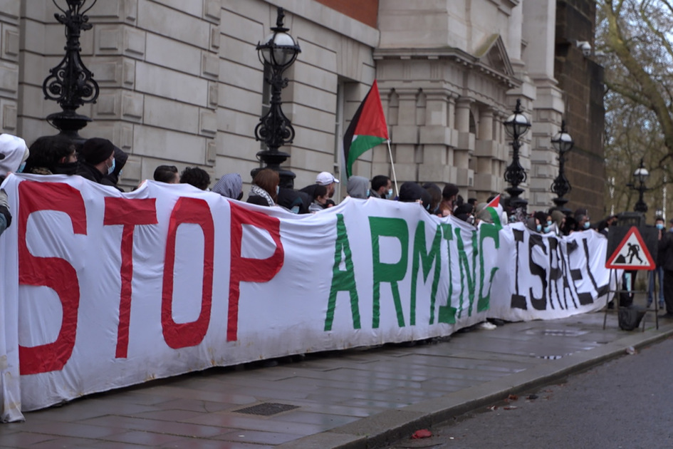 Suite à la mort de 3 Britanniques à Gaza, le Royaume-Uni va-t-il interdire l'exportation d'armes vers Israël?