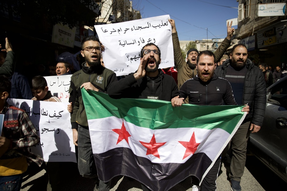Syriens anti-Assad manifestent contre la torture en prison par rebelles