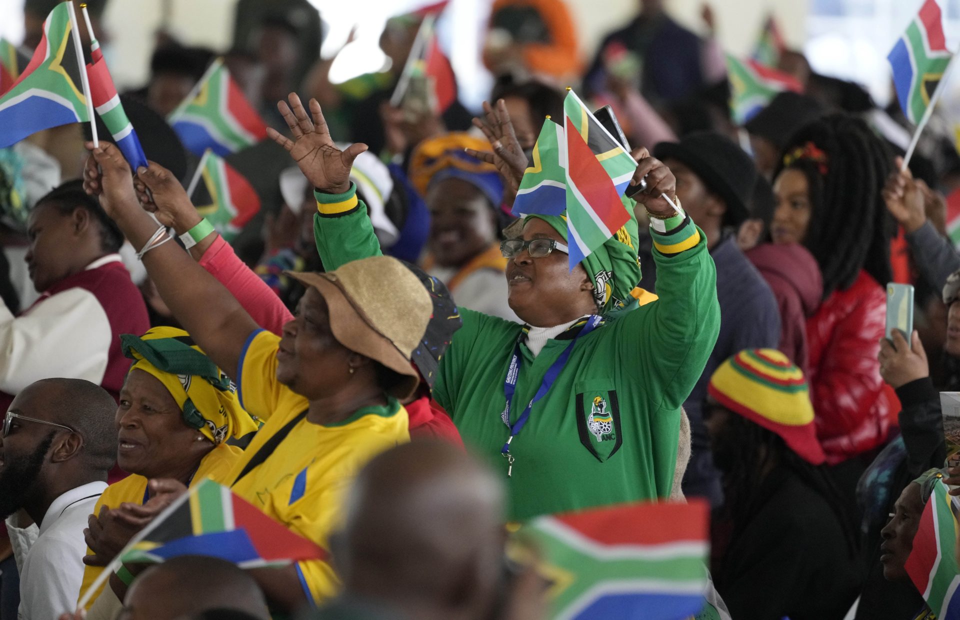 Afrique du Sud vote, les grands partis séduisent les électeurs