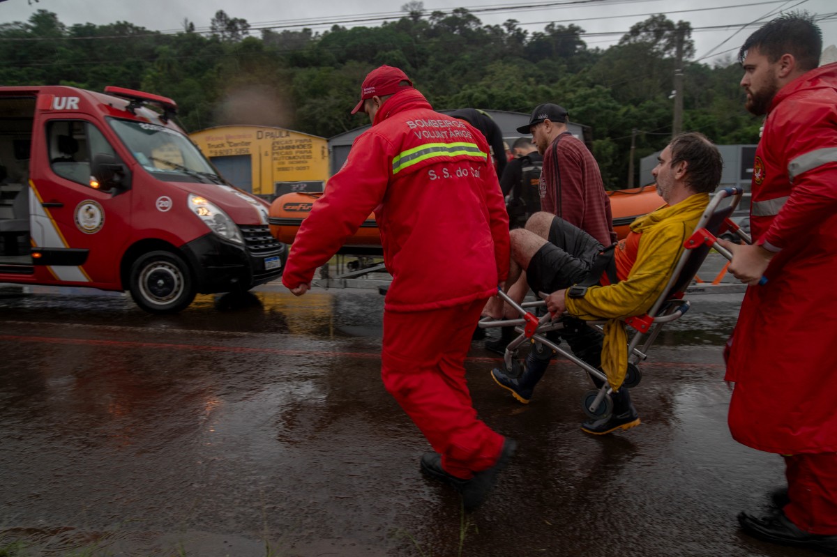 Brésil face à des inondations record, le pire est à venir