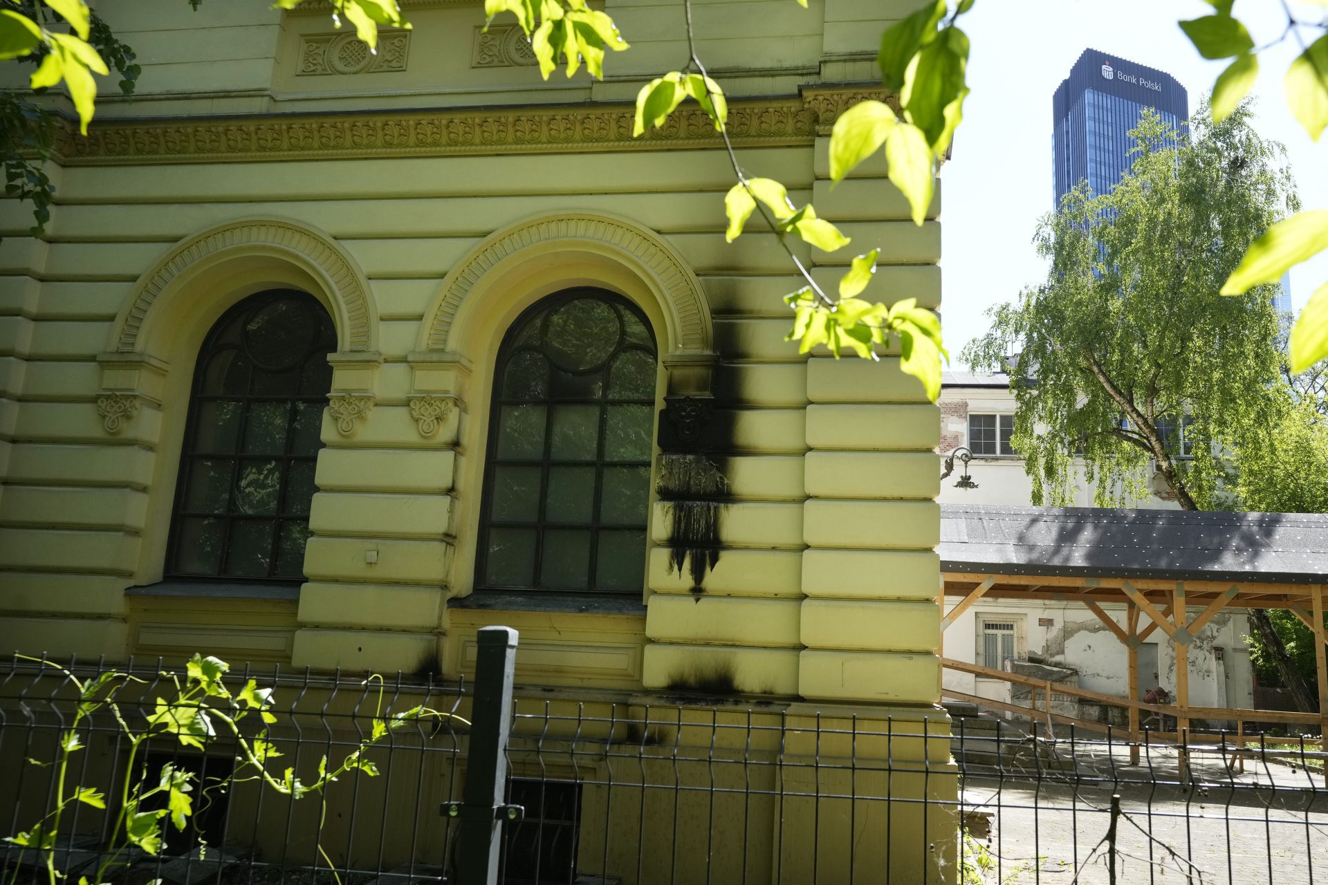 Condamnation politique d'un attentat contre une synagogue à Varsovie