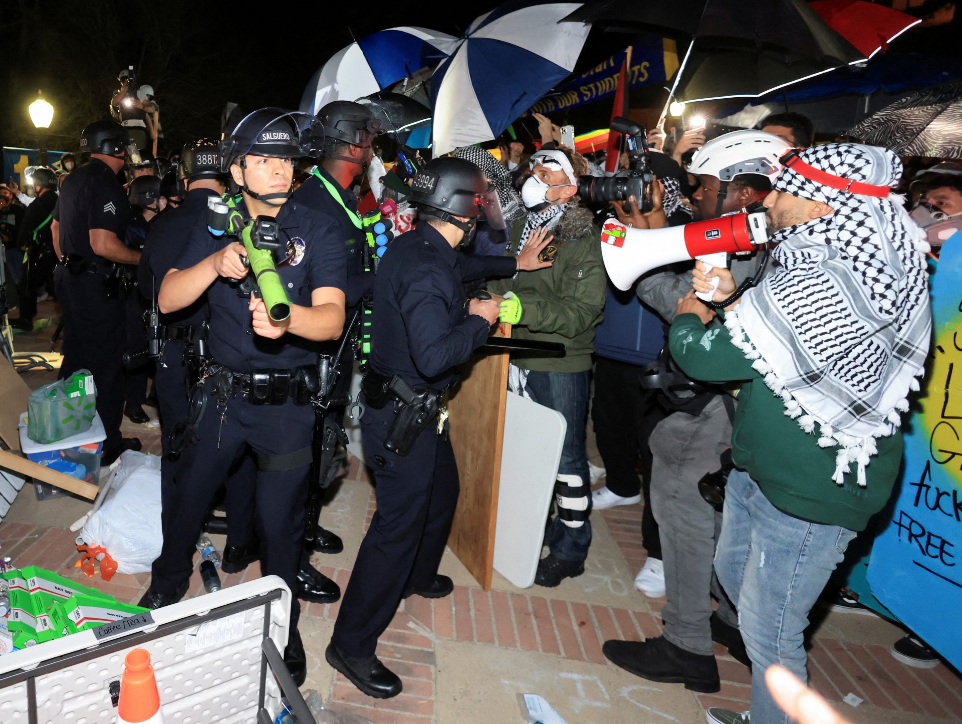 Délogement et arrestations d'étudiants UCLA dans les manifs US - Infos