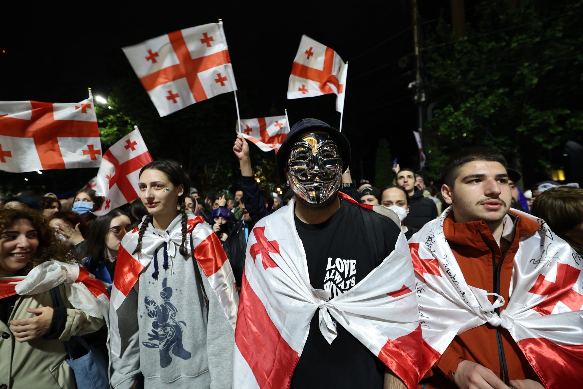 Des milliers de Géorgiens manifestent contre le projet de loi "Russie"