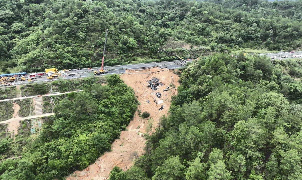 Effondrement autoroute Chine du Sud: 48 morts confirmés