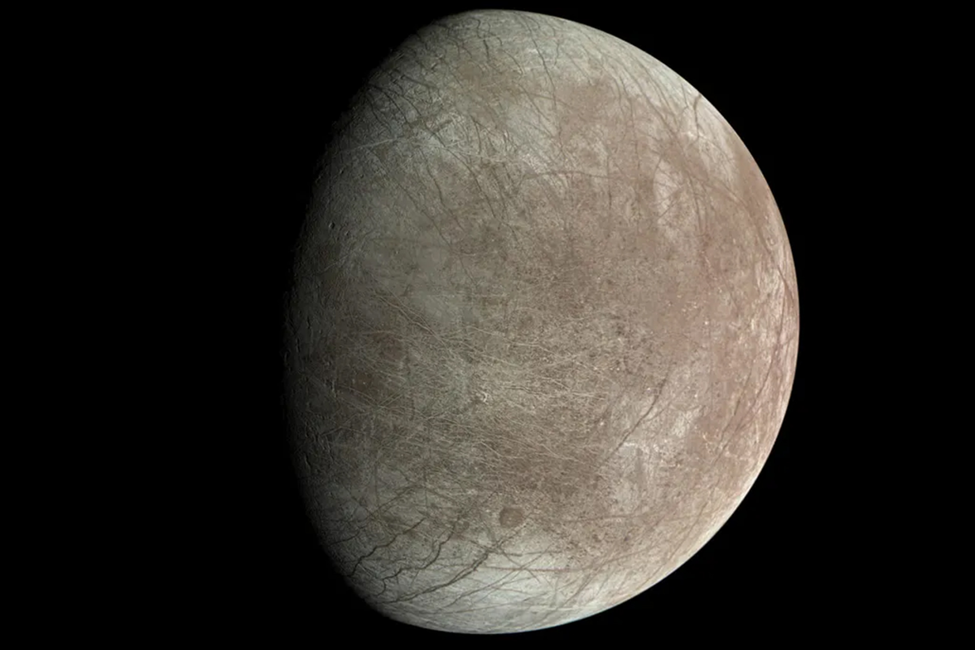 Images HD dévoilent le monde glacé d’Europe, lune de Jupiter
