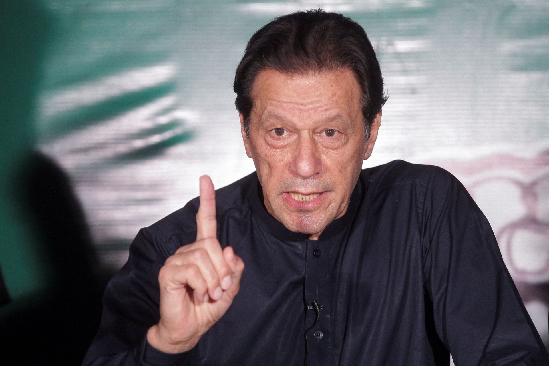 Imran Khan dénonce la victoire volée de son parti aux élections