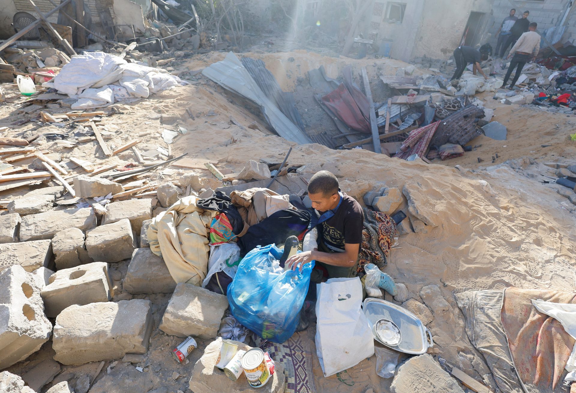 Israël rouvre un passage clé de Gaza et intensifie les attaques à Rafah