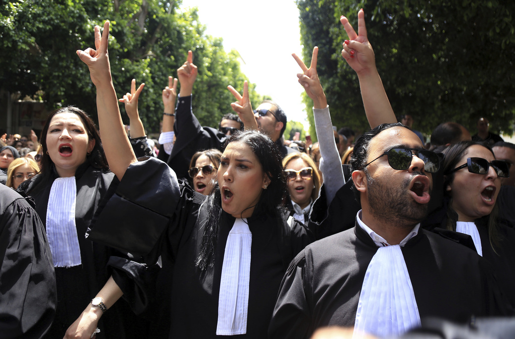 Les avocats tunisiens en grève pour protester contre la répression policière