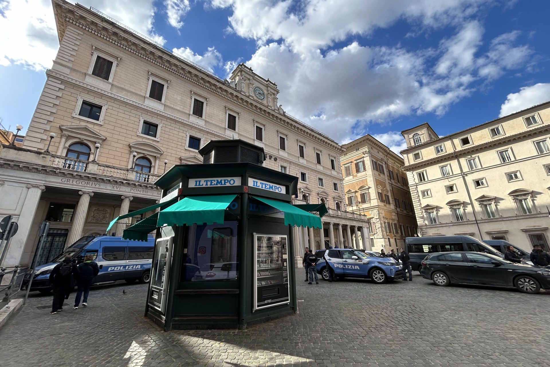 Les kiosques à journaux d'Italie, menacés par le numérique