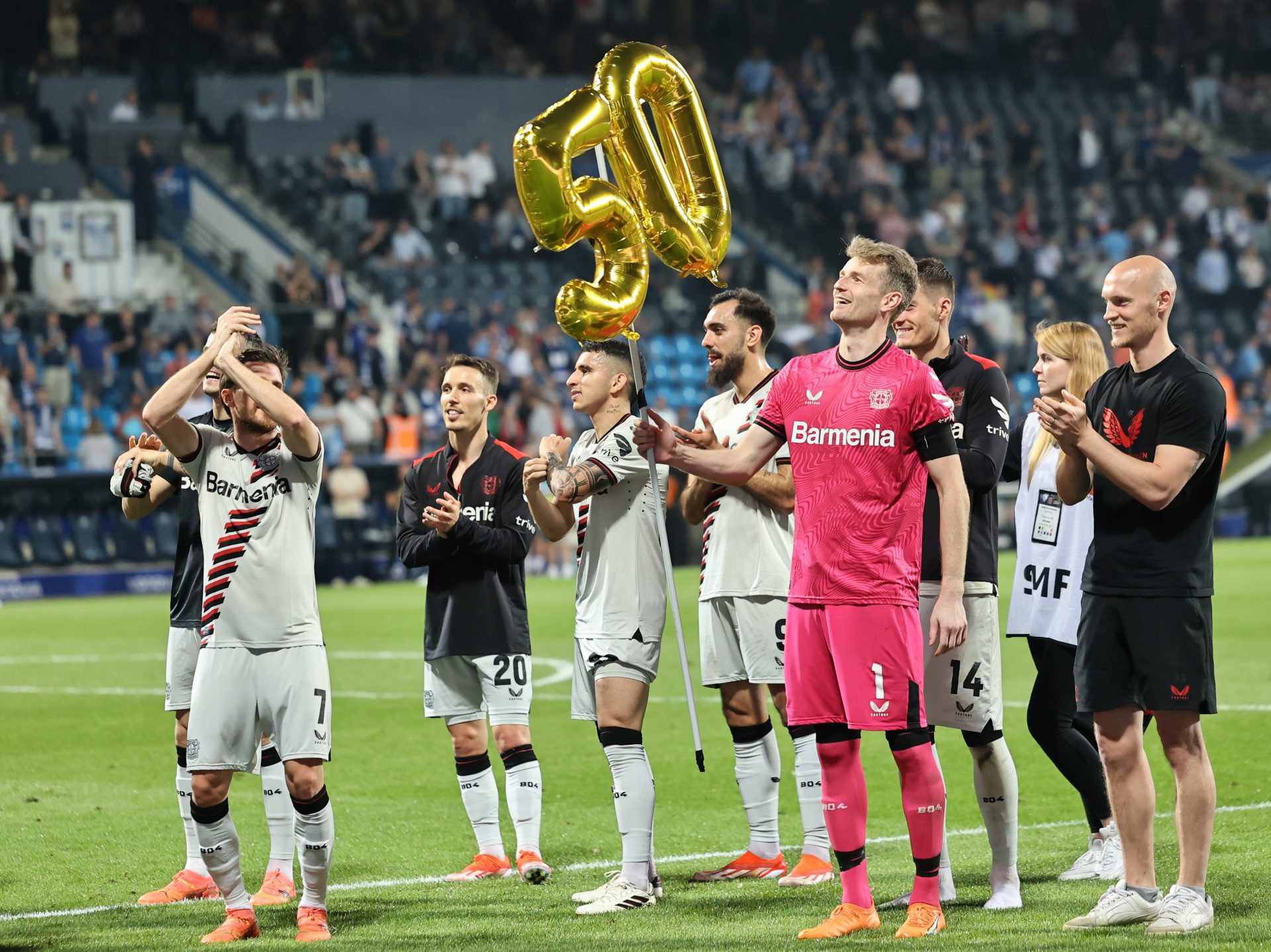 Leverkusen porte sa série invaincue à 50 matchs, un record historique