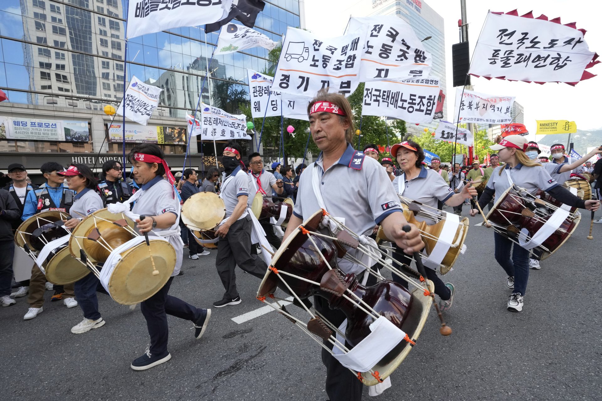 Manifestations du 1er Mai en Asie pour de meilleurs droits sociaux
