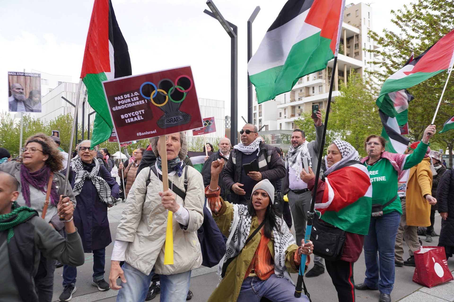 Pas d'Olympiades pour les auteurs de génocide, clament les manifestants à Paris