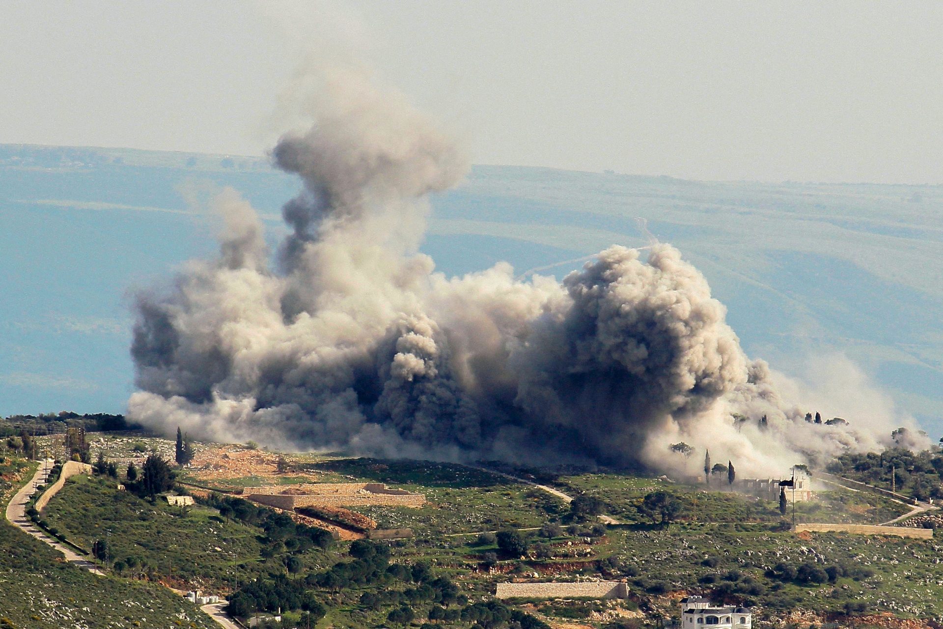 Raid israélien au Sud-Liban fait 4 morts, Galant prédit un été ardent