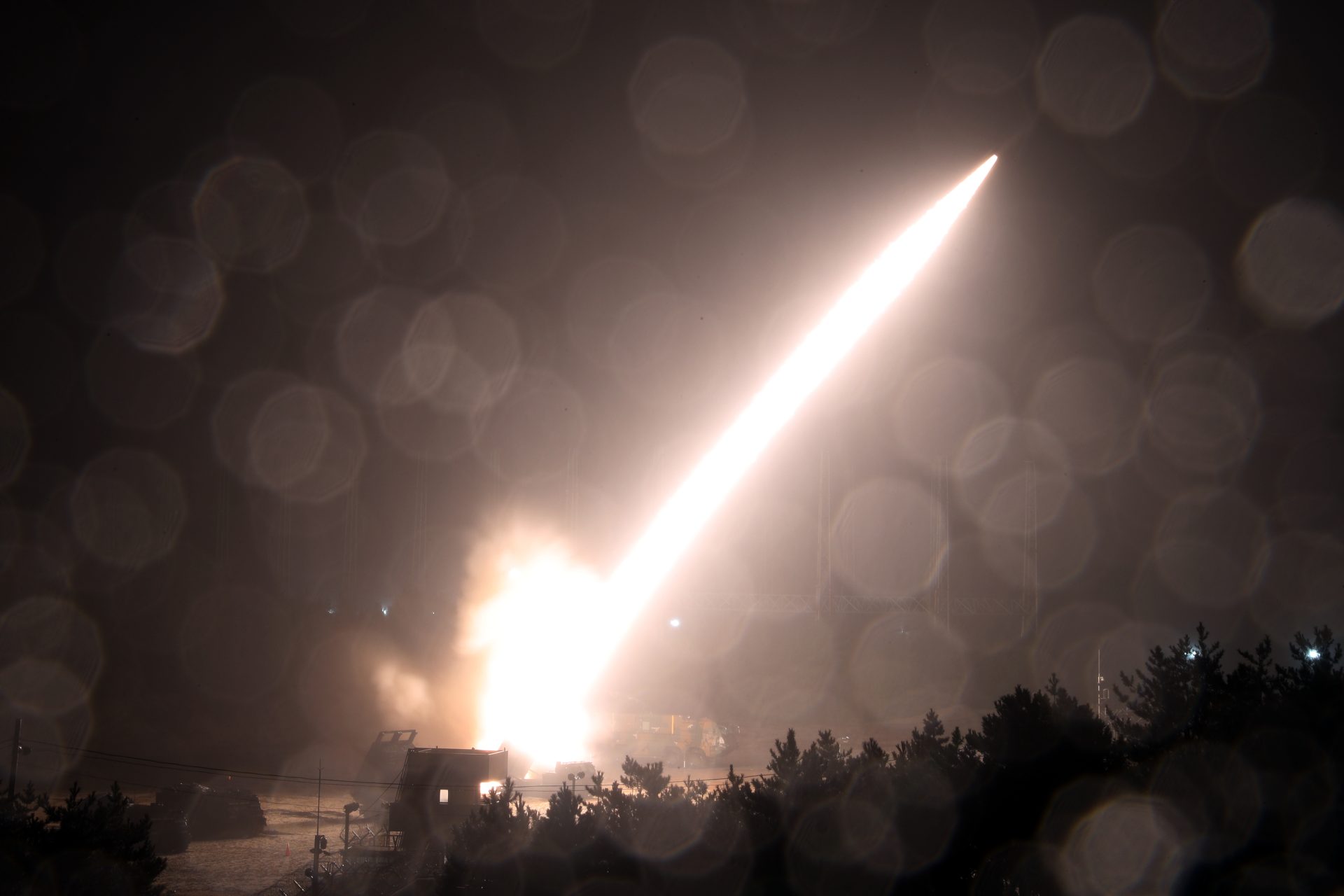 Russie abat missiles américains ATACMS au-dessus de la Crimée