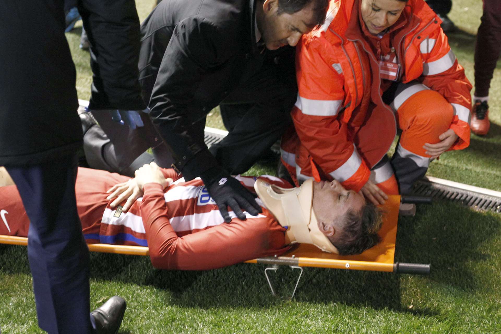 Sauvez les joueurs de foot du danger de l'ingestion de la langue