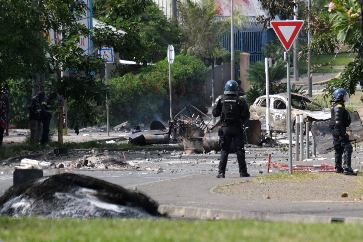 Trois morts après émeutes en Nouvelle-Calédonie