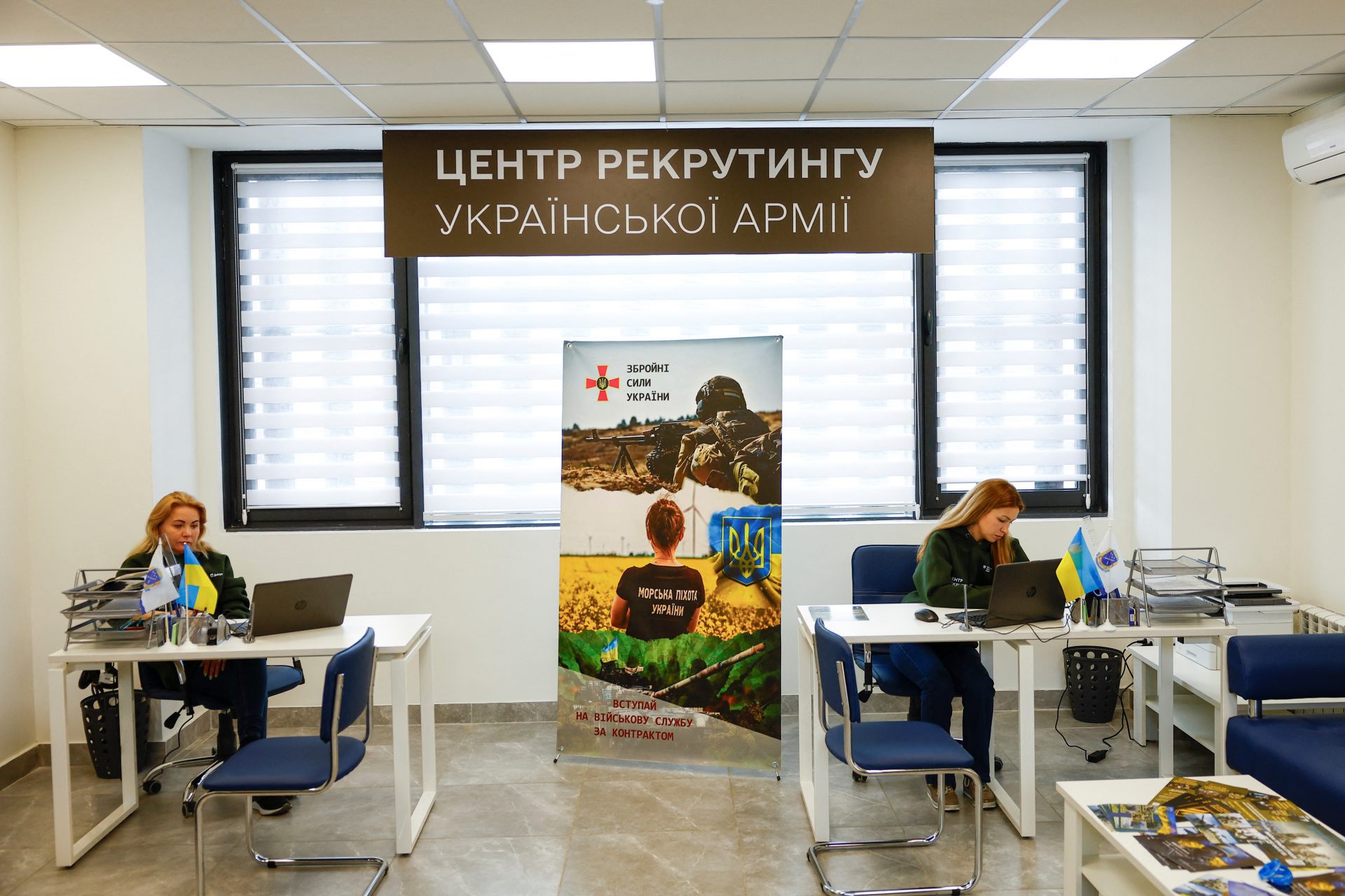 Ukrainiens à l'étranger contre le refus de services consulaires