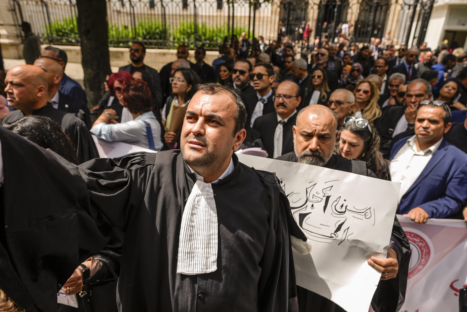 Un avocat tunisien brutalement torturé en détention
