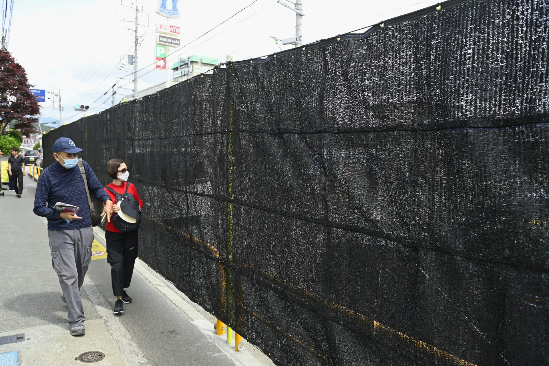 Vandalisme au Japon des filets posés pour bloquer vue célèbre