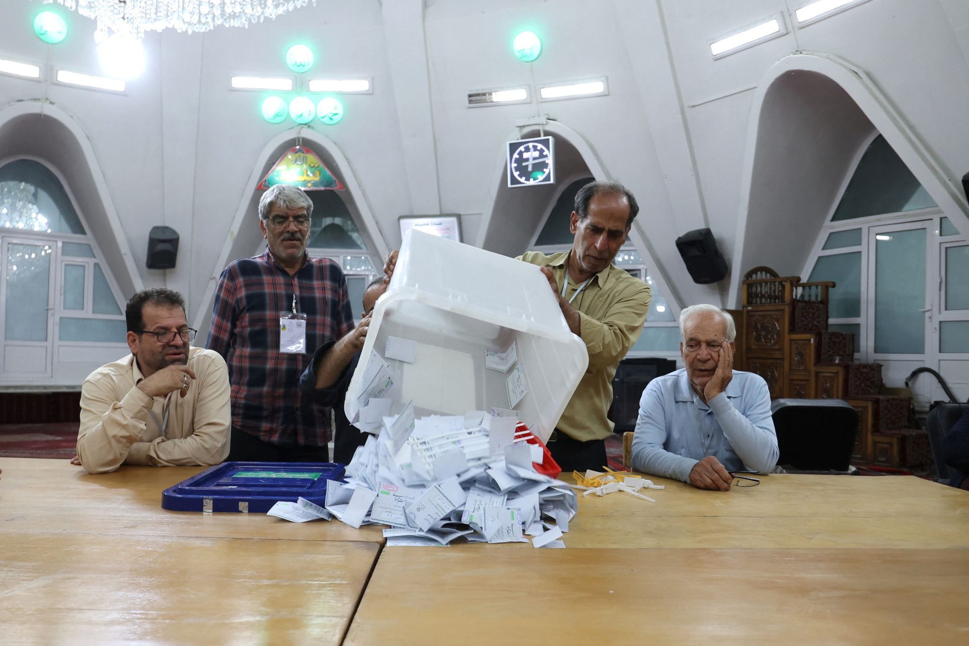 Bozchekiyan en tête des élections iraniennes un second tour possible