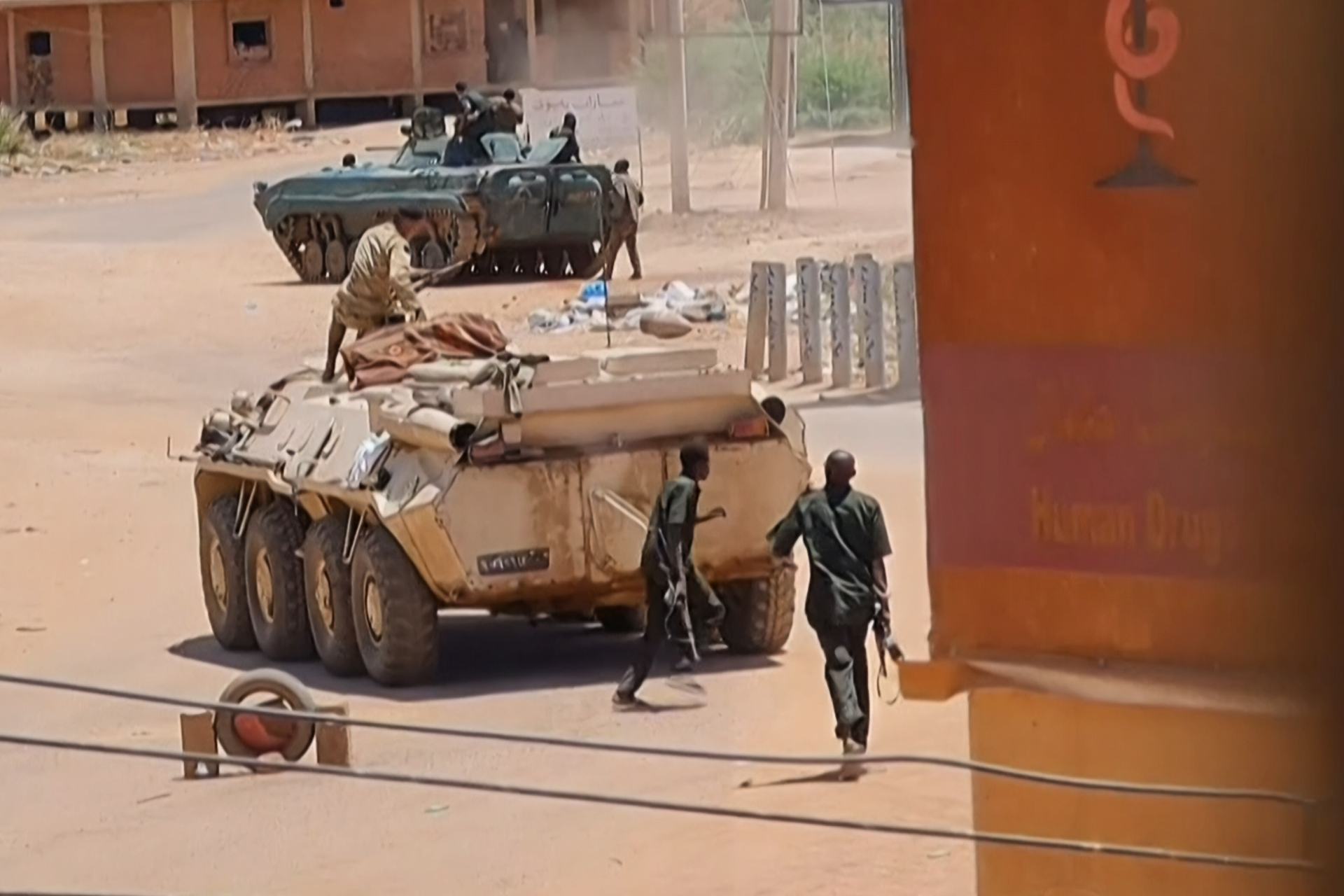 Combats intenses à Khartoum et El Fasher, appels à paix en Soudan