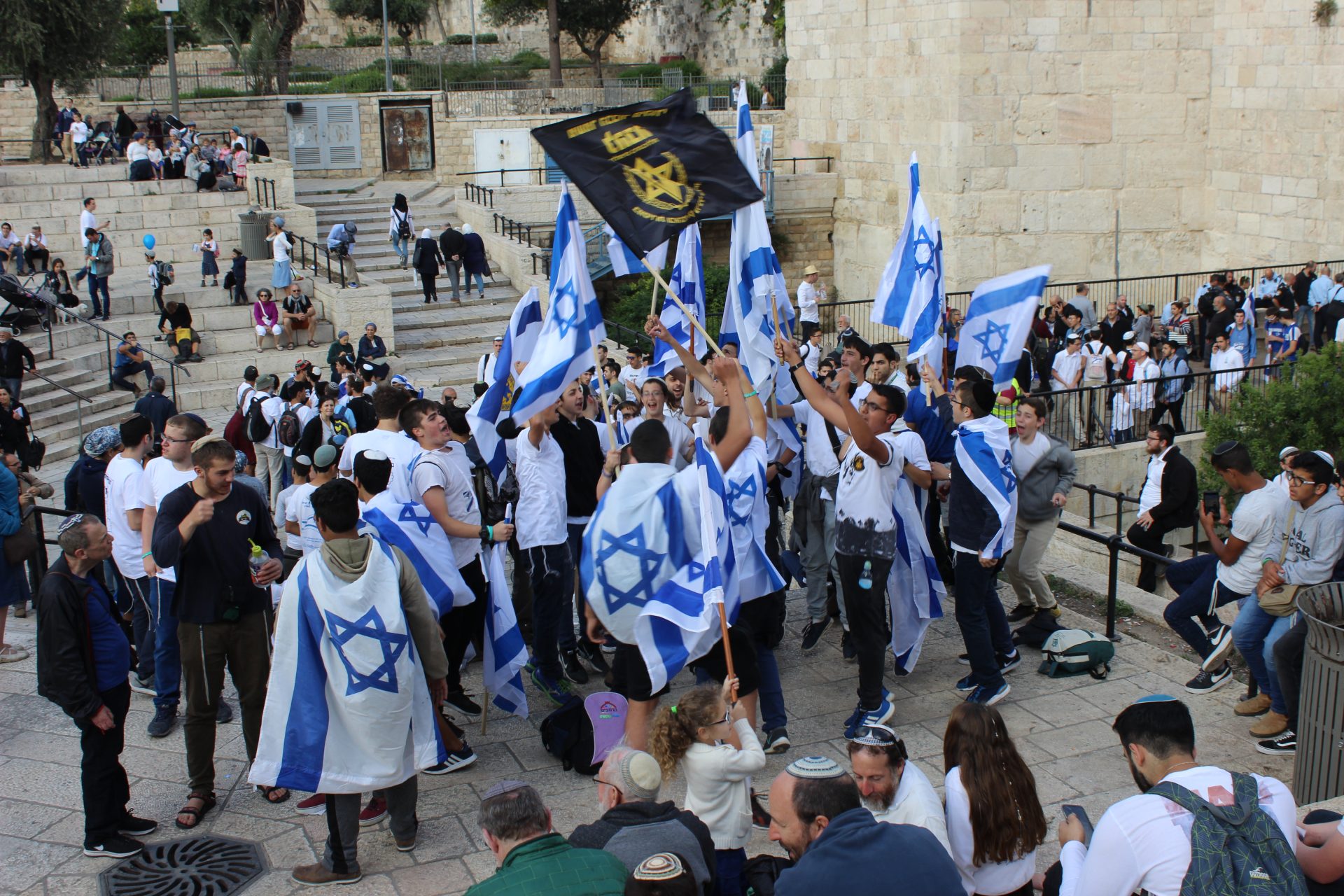 Des colons envahissent Al-Aqsa Ben Gvir rejoint la marche