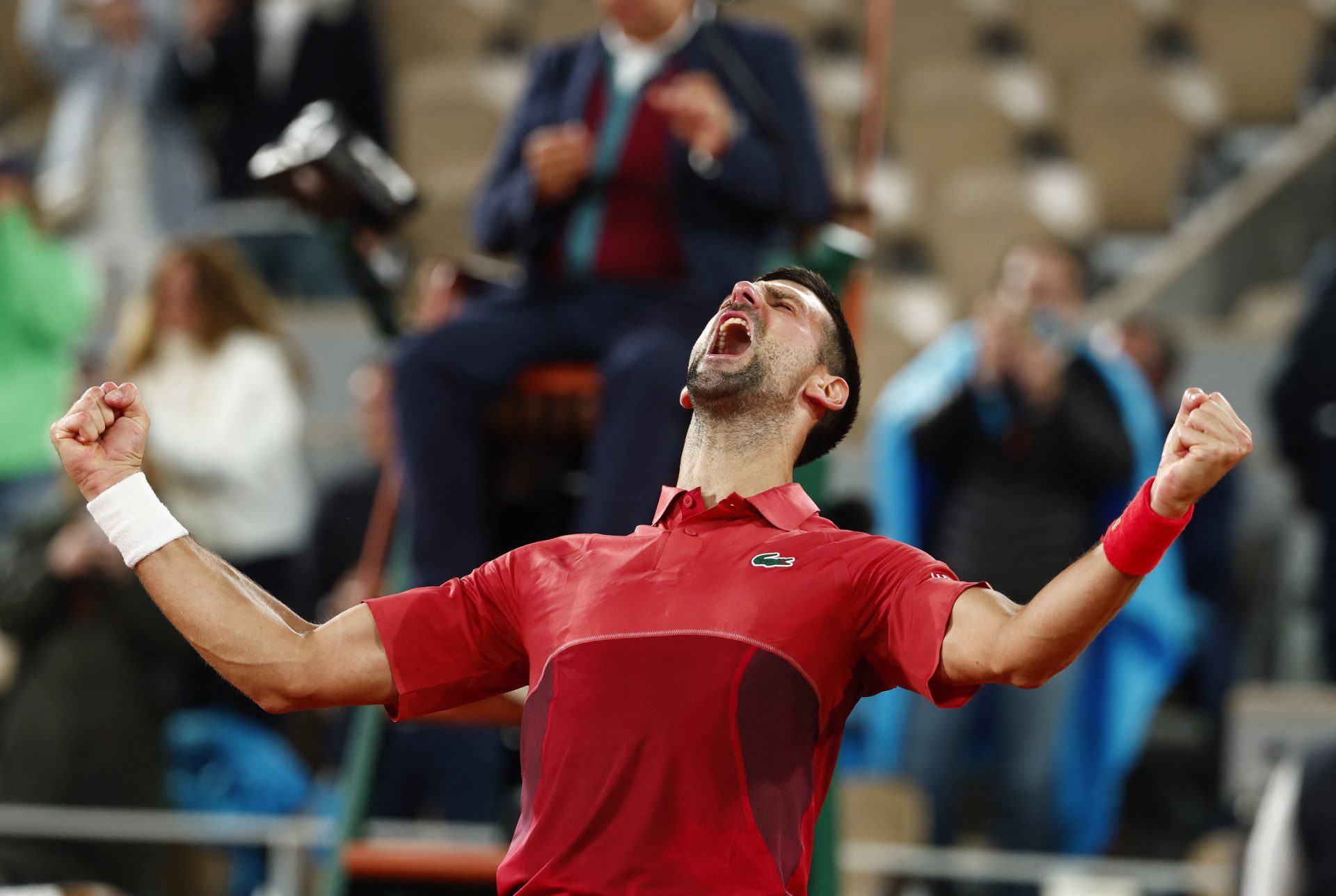 Djokovic vainqueur marathon contre Musetti dans la nuit à Roland-Garros