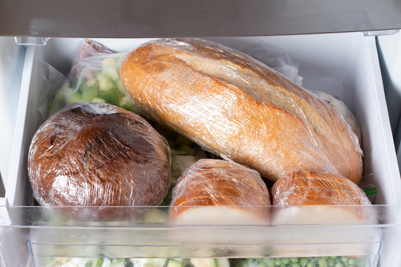 Durée de conservation idéale du pain congelé pour préserver sa saveur