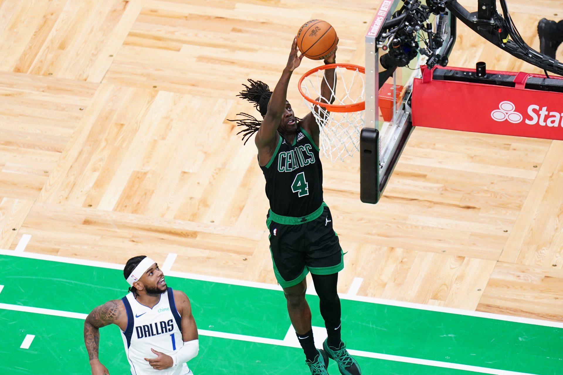 Finales NBA Les Celtics dominent les Mavericks et mènent 2-0