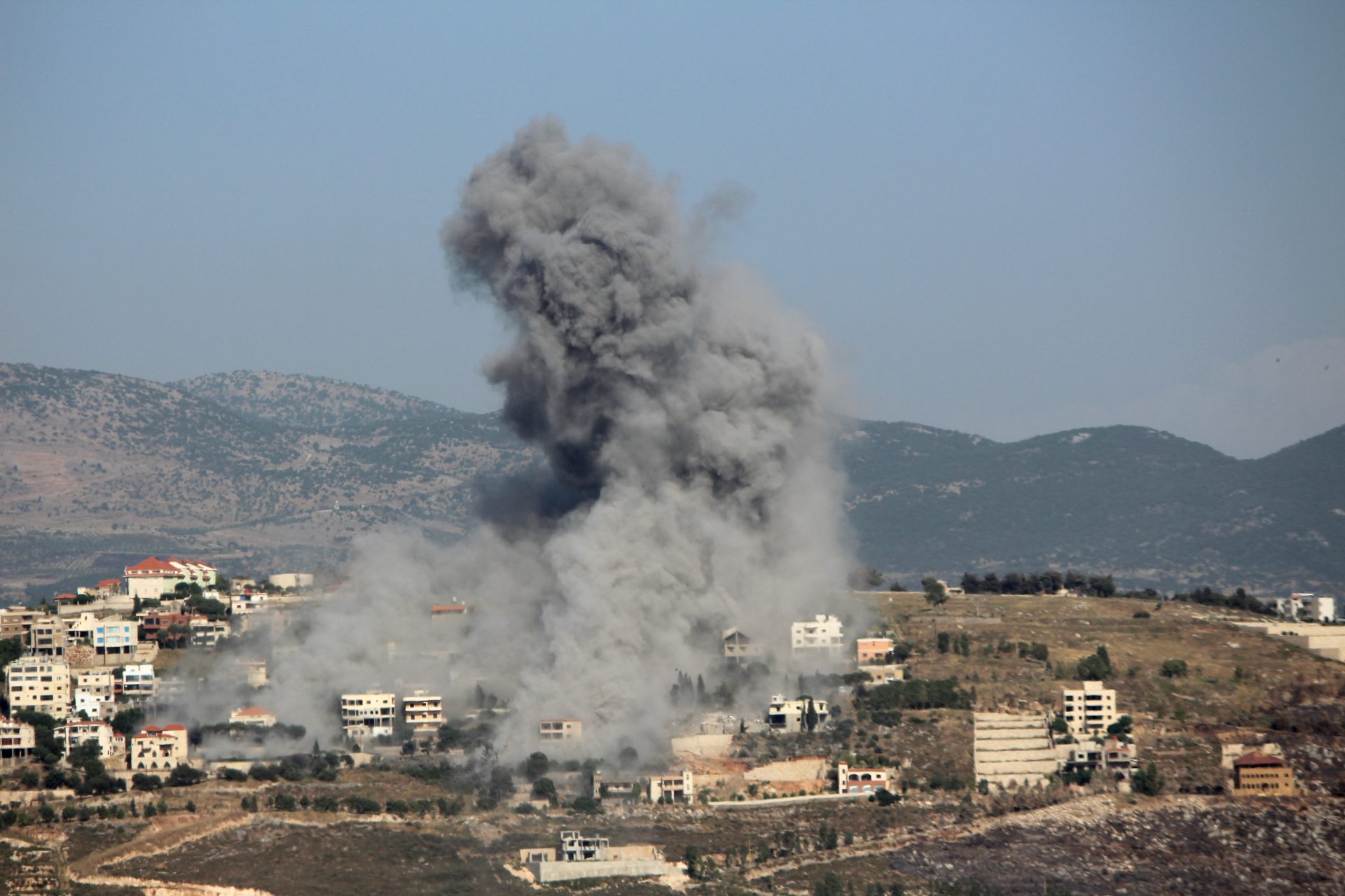 Hezbollah revendique 11 attaques Israël bombarde le sud Liban