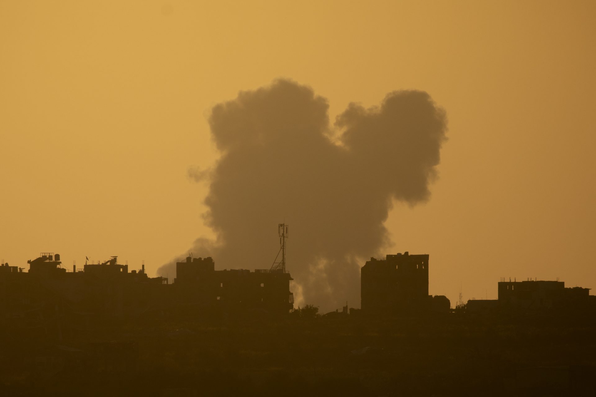 L'armée israélienne poursuit ses opérations à Shejaia résistance frappe