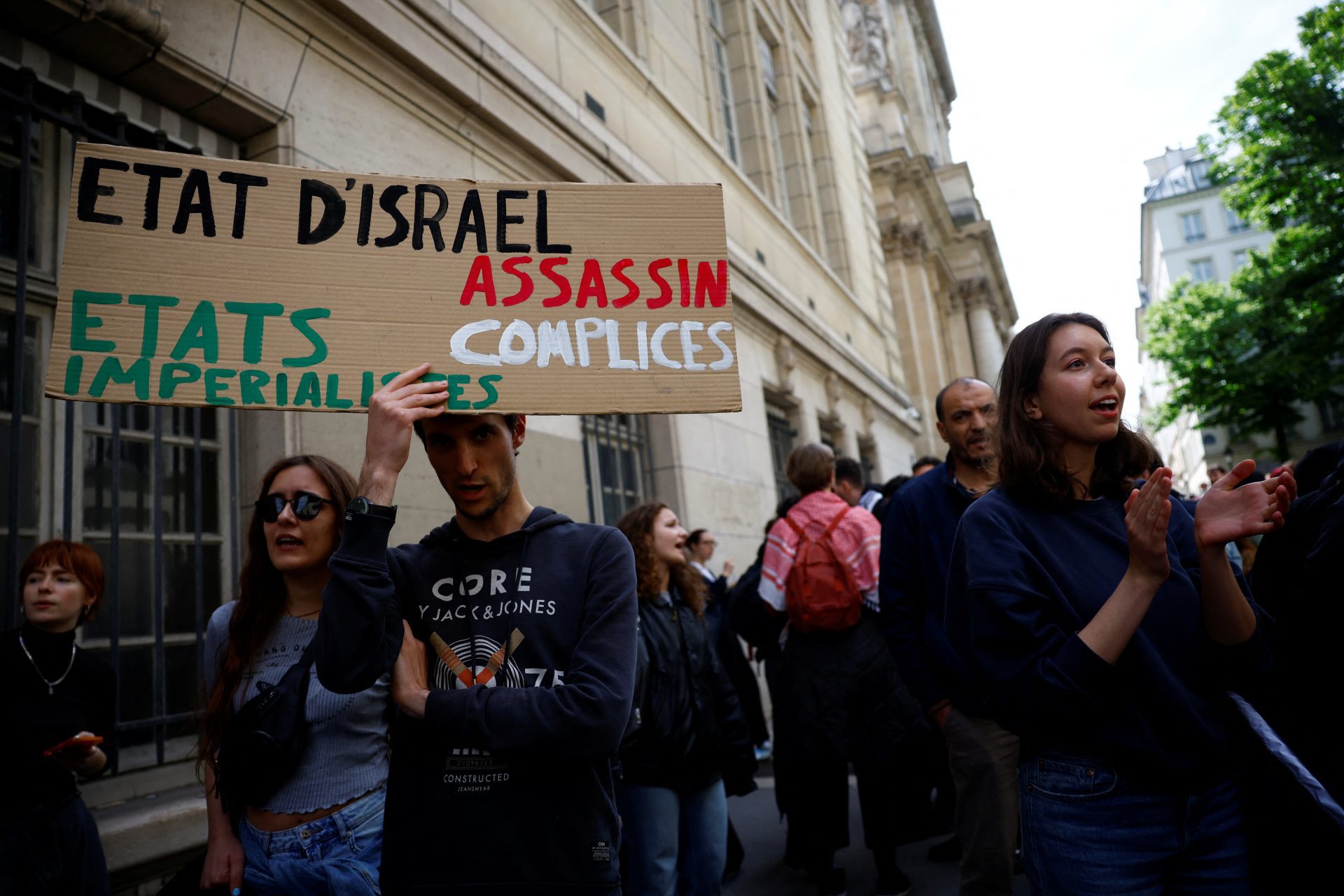 La France interdit les entreprises israéliennes du salon d'armement