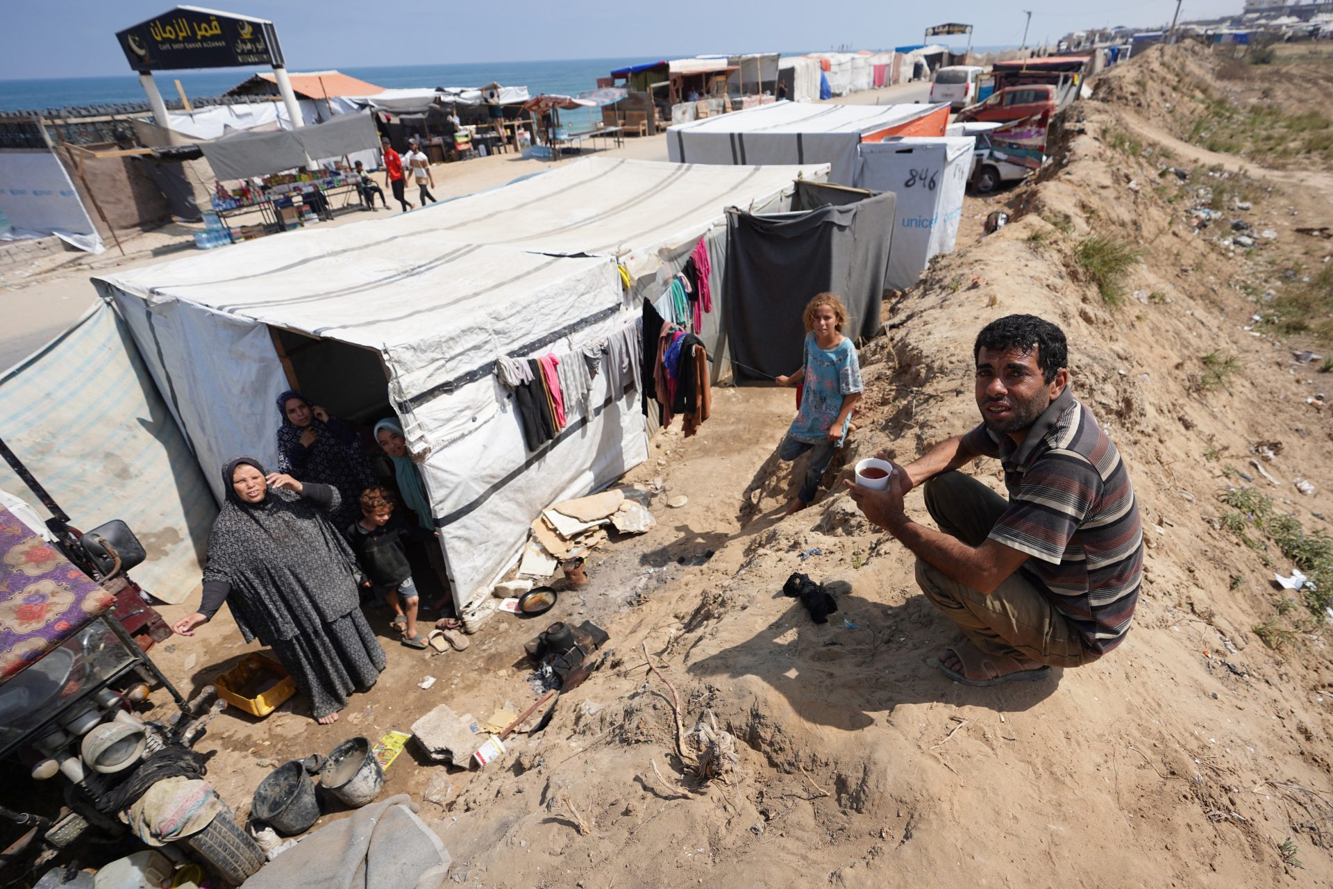 La vie des Gazaouis dans les tentes est un enfer estival