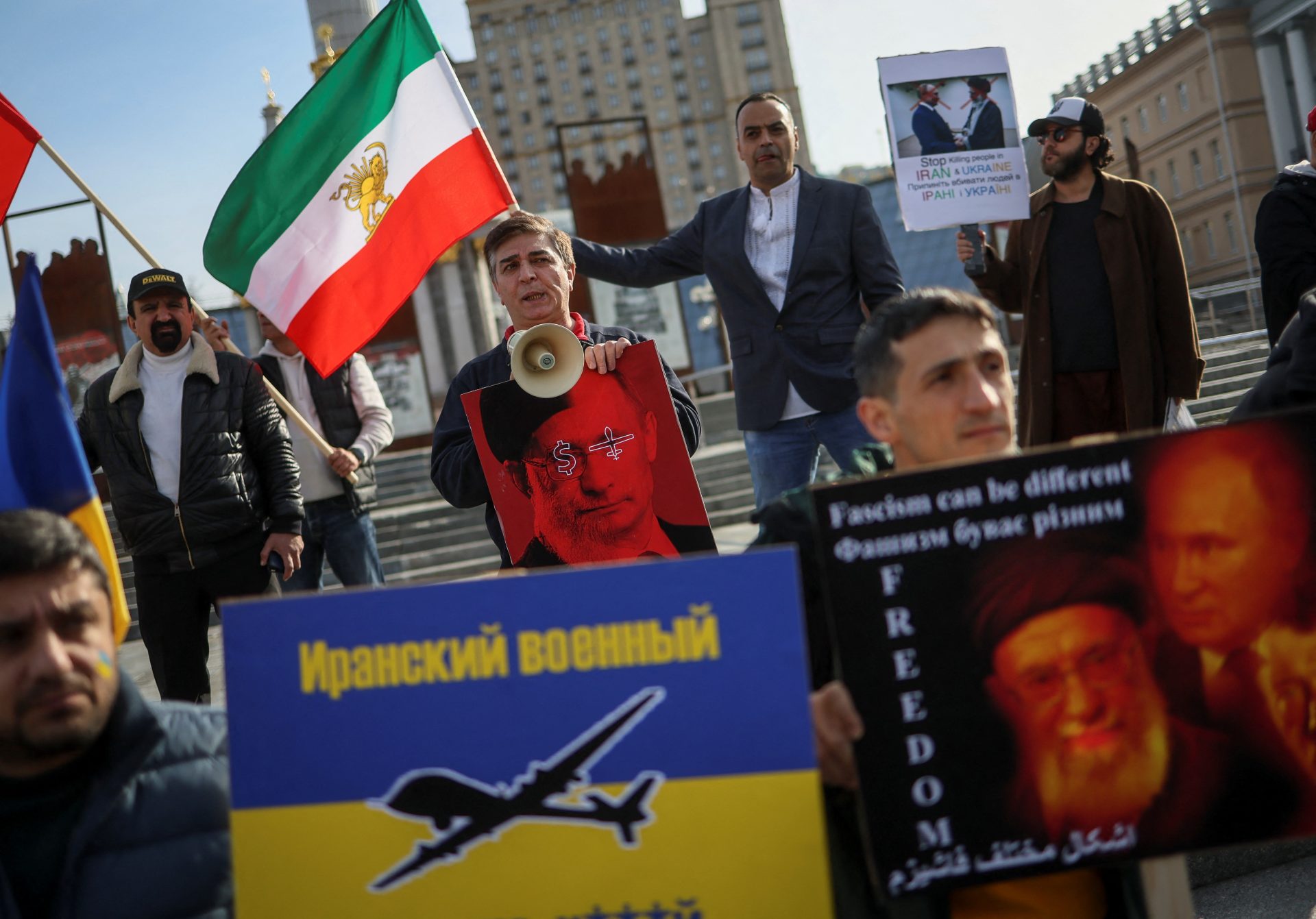 Le soutien militaire iranien à la Russie en Ukraine monte d'un cran