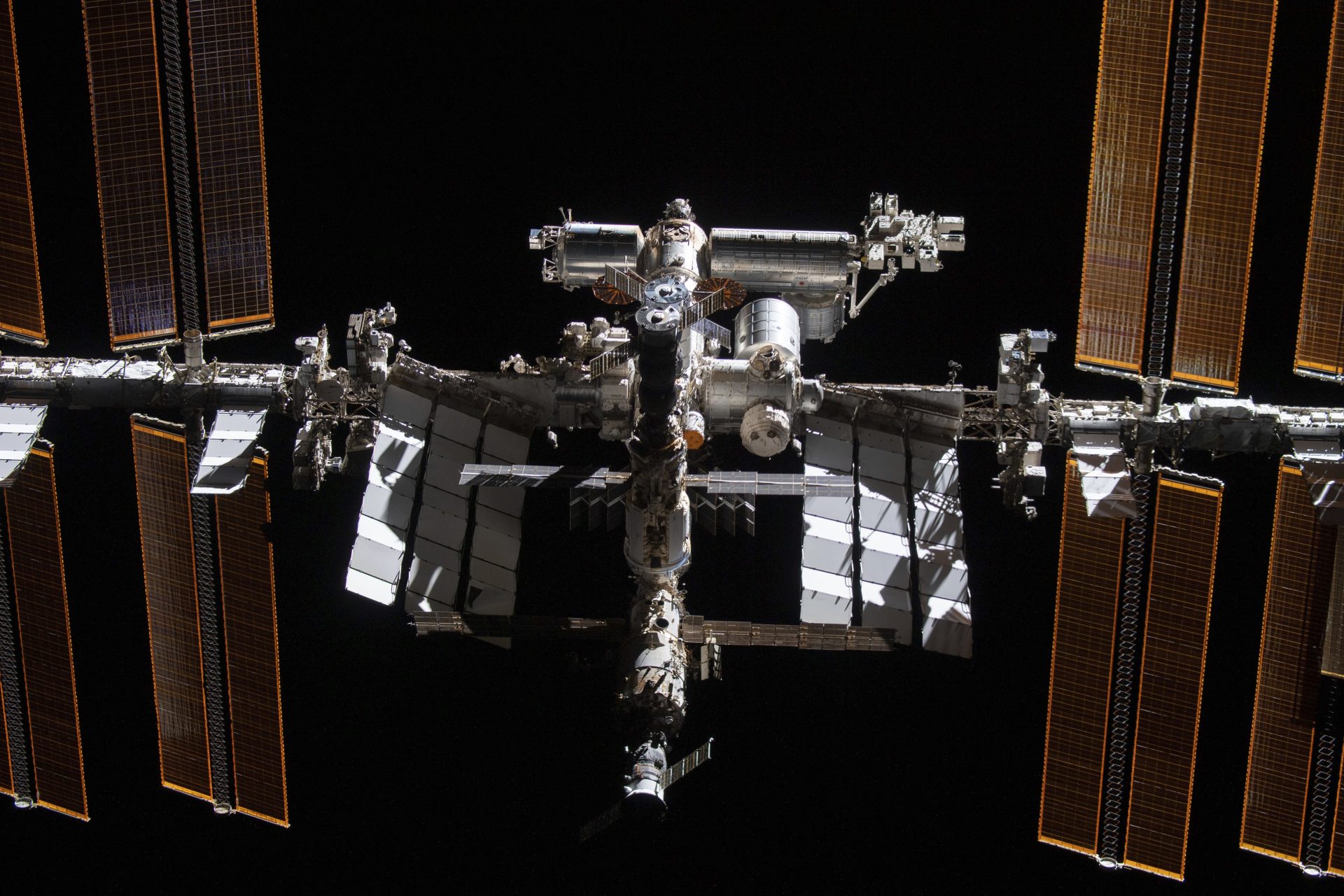 Les astronautes de l'ISS se réfugient suite à la casse d'un satellite