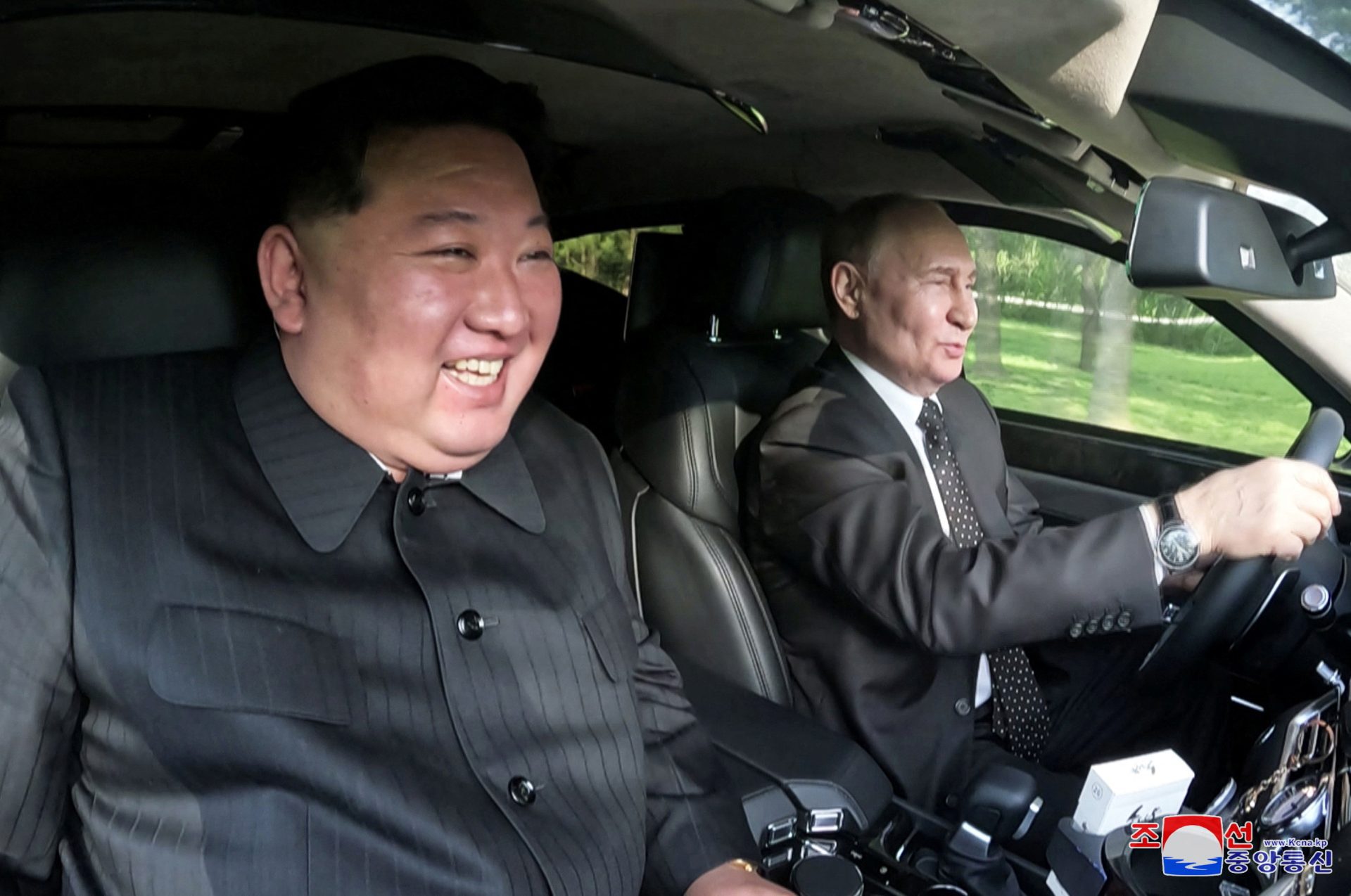 Poutine et Kim roulent ensemble en limousine Aurus