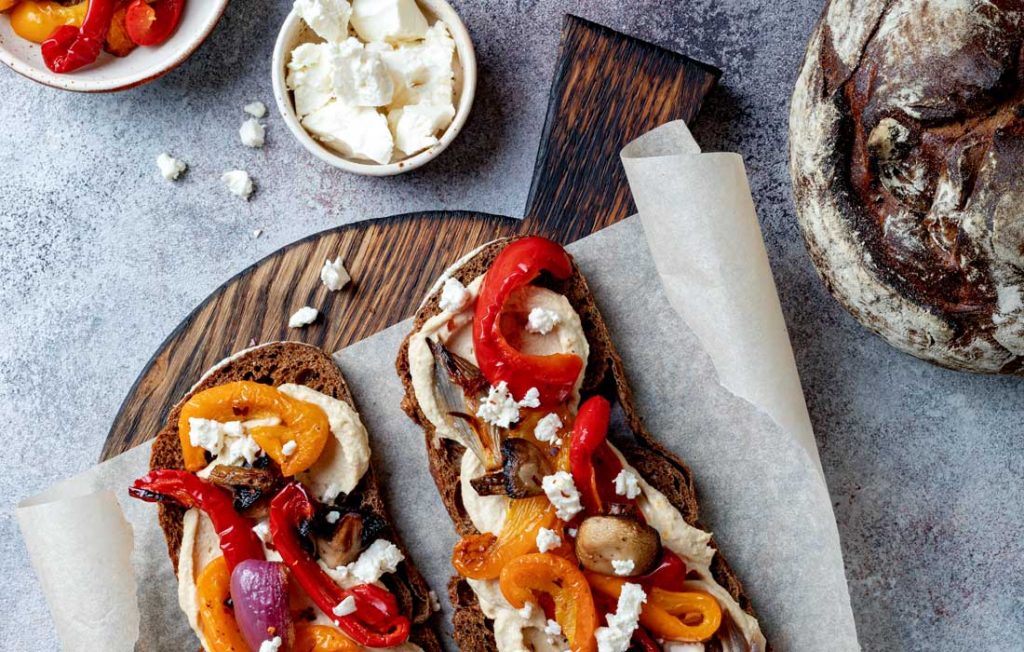 Houmous de patate douce, poivron rôti et feta