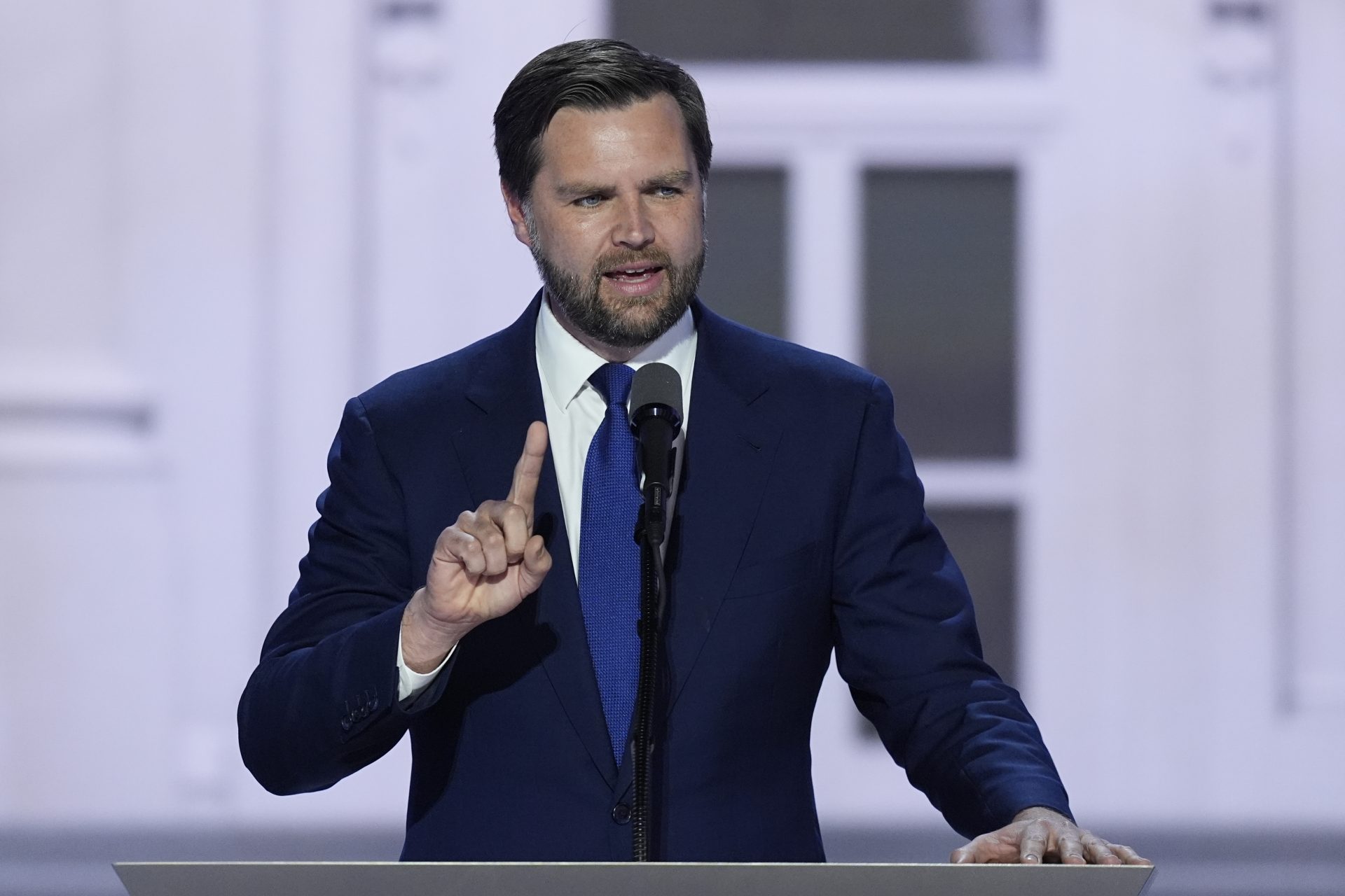 JD Vance célèbre Trump et dévoile vision populiste au RNC