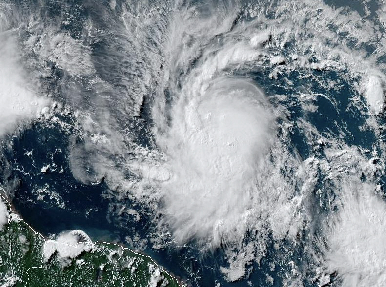 Le Caraïbes se prépare à l'ouragan Beryl extrêmement dangereux