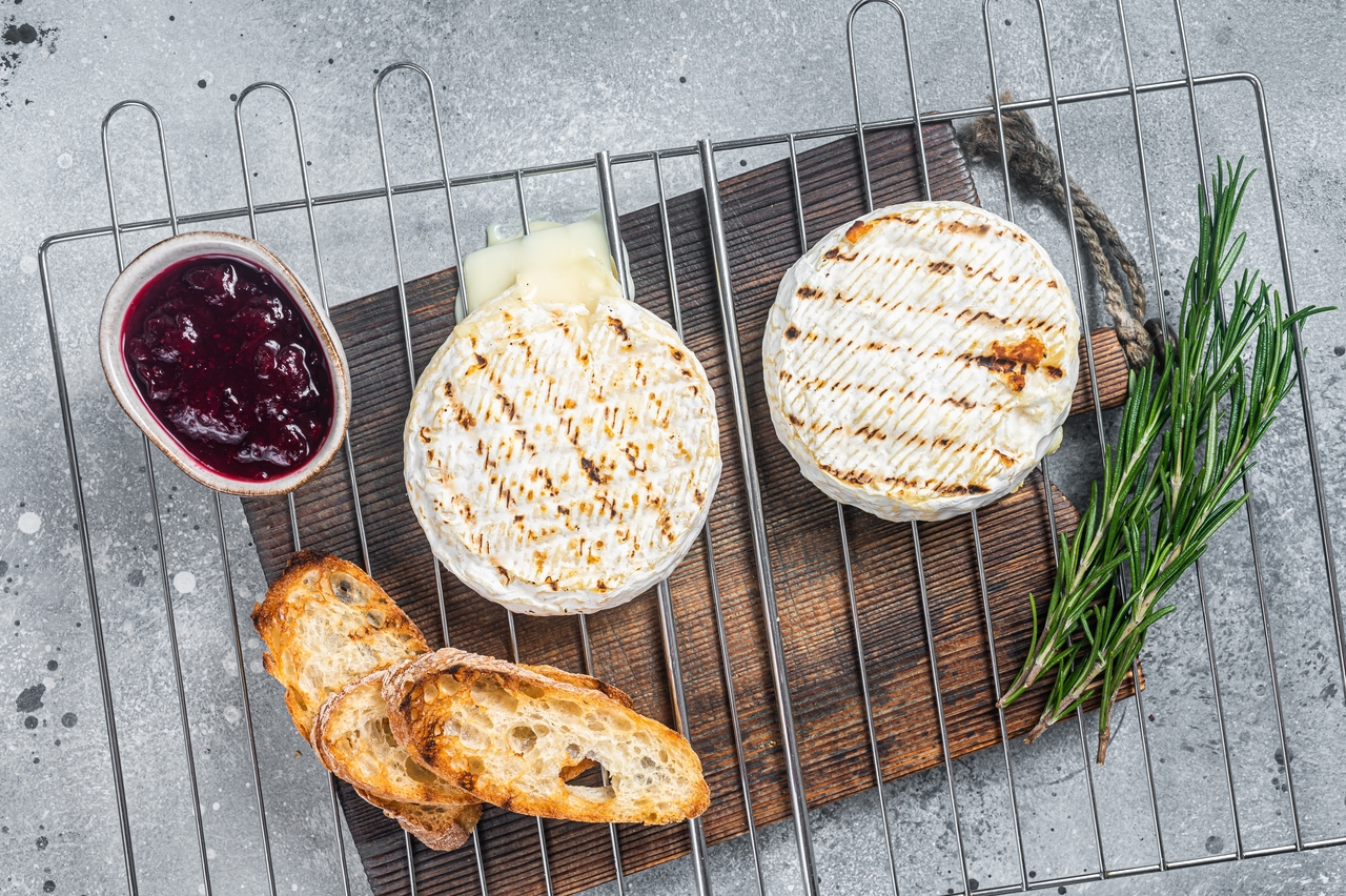 Le camembert au barbecue est-il plus calorique que le camembert cru