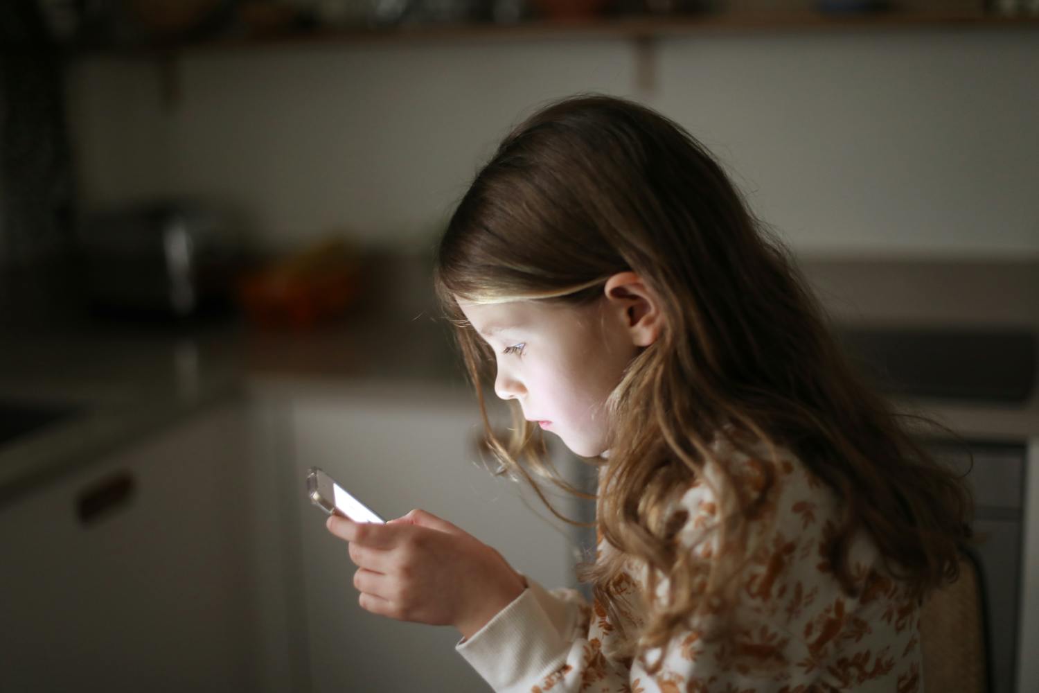 Les Dangers des Smartphones pour Calmer les Enfants- Une Étude Hongroise.jpeg