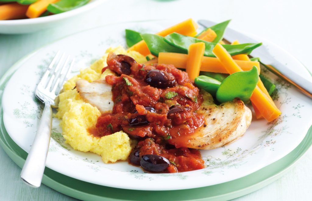 Poulet Méditerranéen sur lit de polenta crémeuse