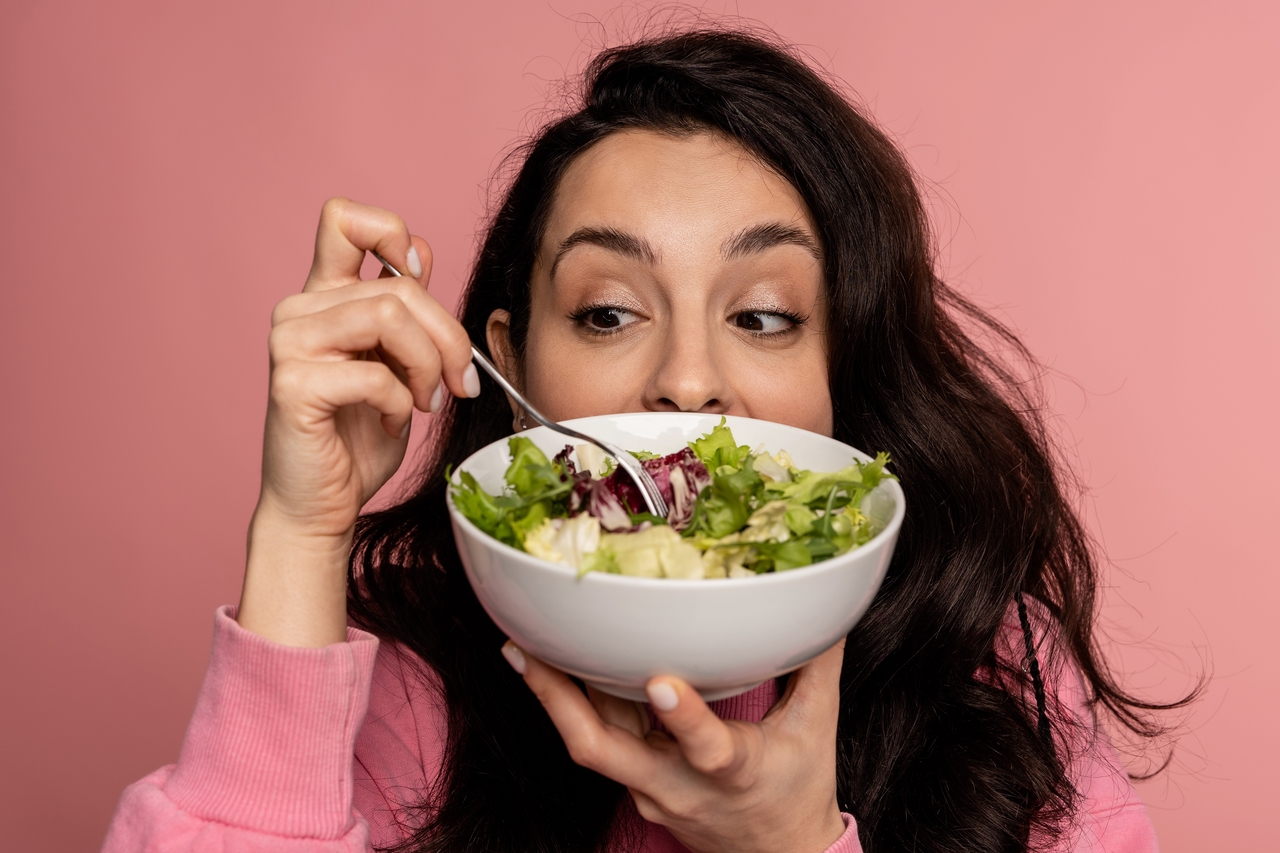 Pourquoi Éviter la Salade le Soir Selon un Médecin