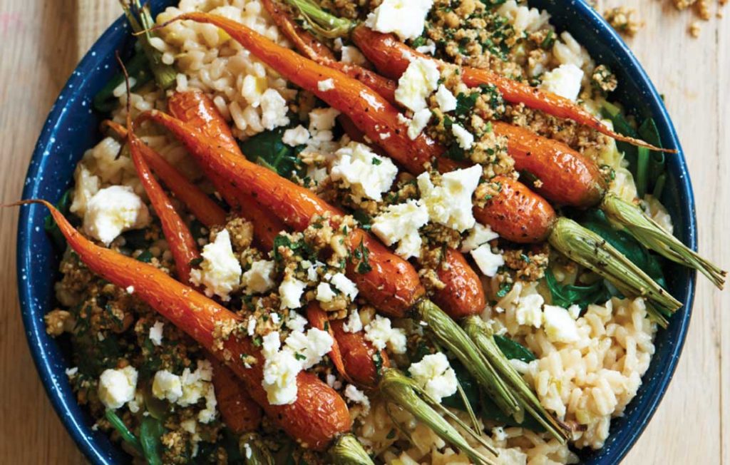 Risotto crémeux aux carottes tendres et crumble de pignons