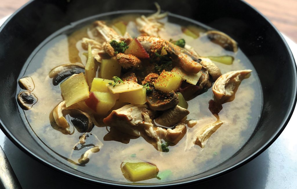 Soupe au poulet et patate douce au miso