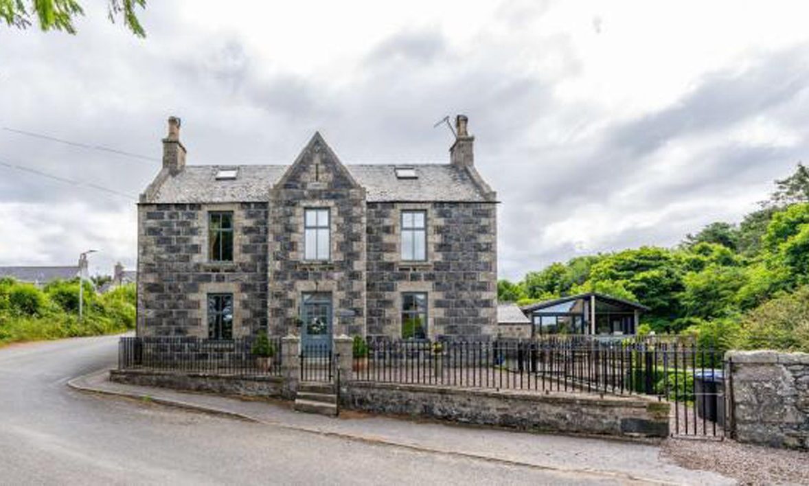 Ancienne manse à vendre à New Aberdour : un bien plein de charme