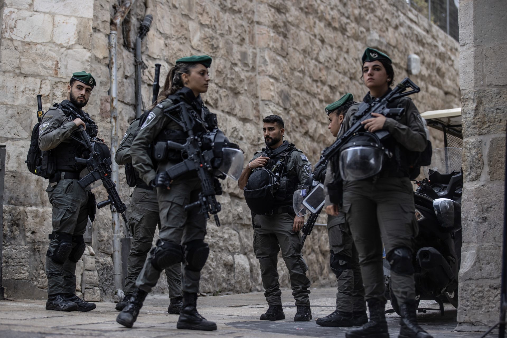 Des colons infiltrent Al-Aqsa sous protection policière