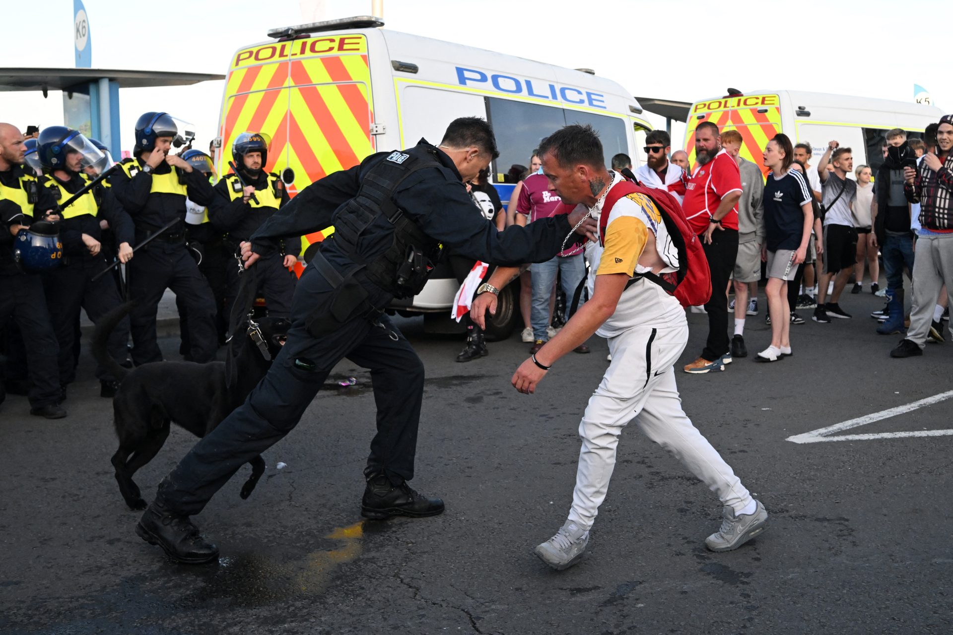 Émeutes d'extrême droite au Royaume-Uni près de 400 interpellés