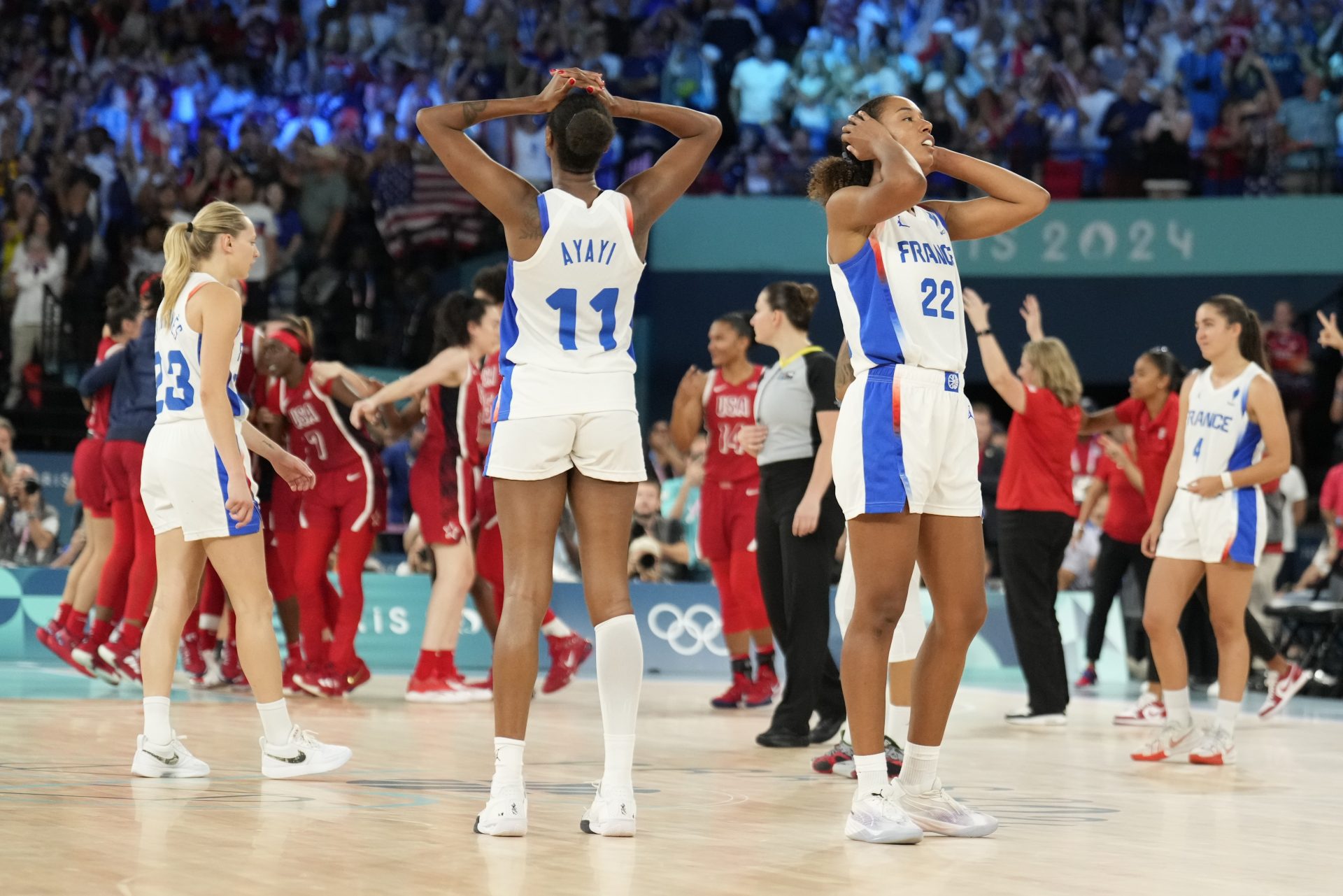 Les USA s'imposent face à la France en finale de basket féminin